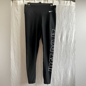 Dri fit Nike leggings with ‘just do it’ detail on pant leg